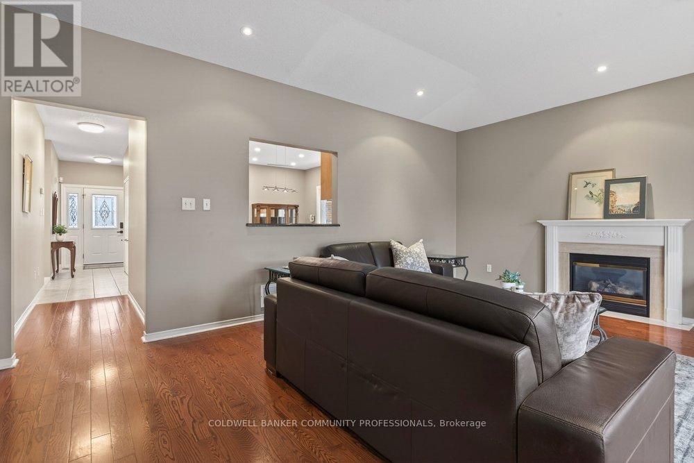 37 Garth Trails Crescent, Hamilton, Ontario  L9B 2X1 - Photo 9 - X12851142