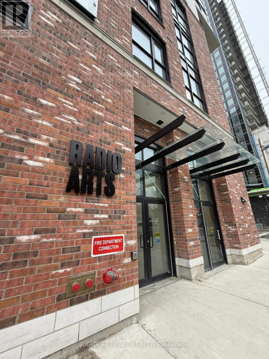 710 - 206 King Street W, Hamilton (Central), Ontario  L8P 1A5 - Photo 2 - X12851158