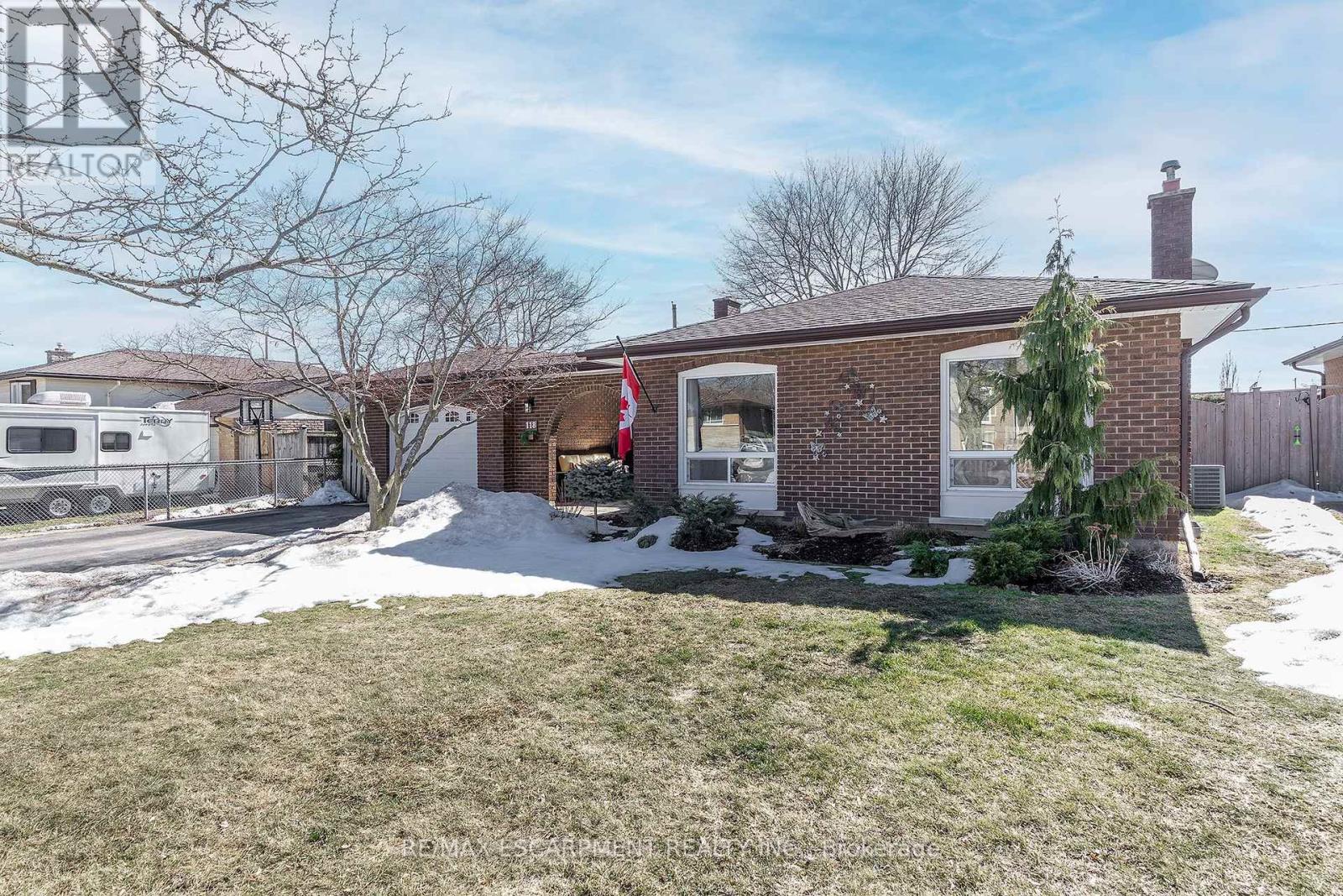 118 Westwood Crescent, Welland, Ontario  L3C 4R3 - Photo 2 - X12851178