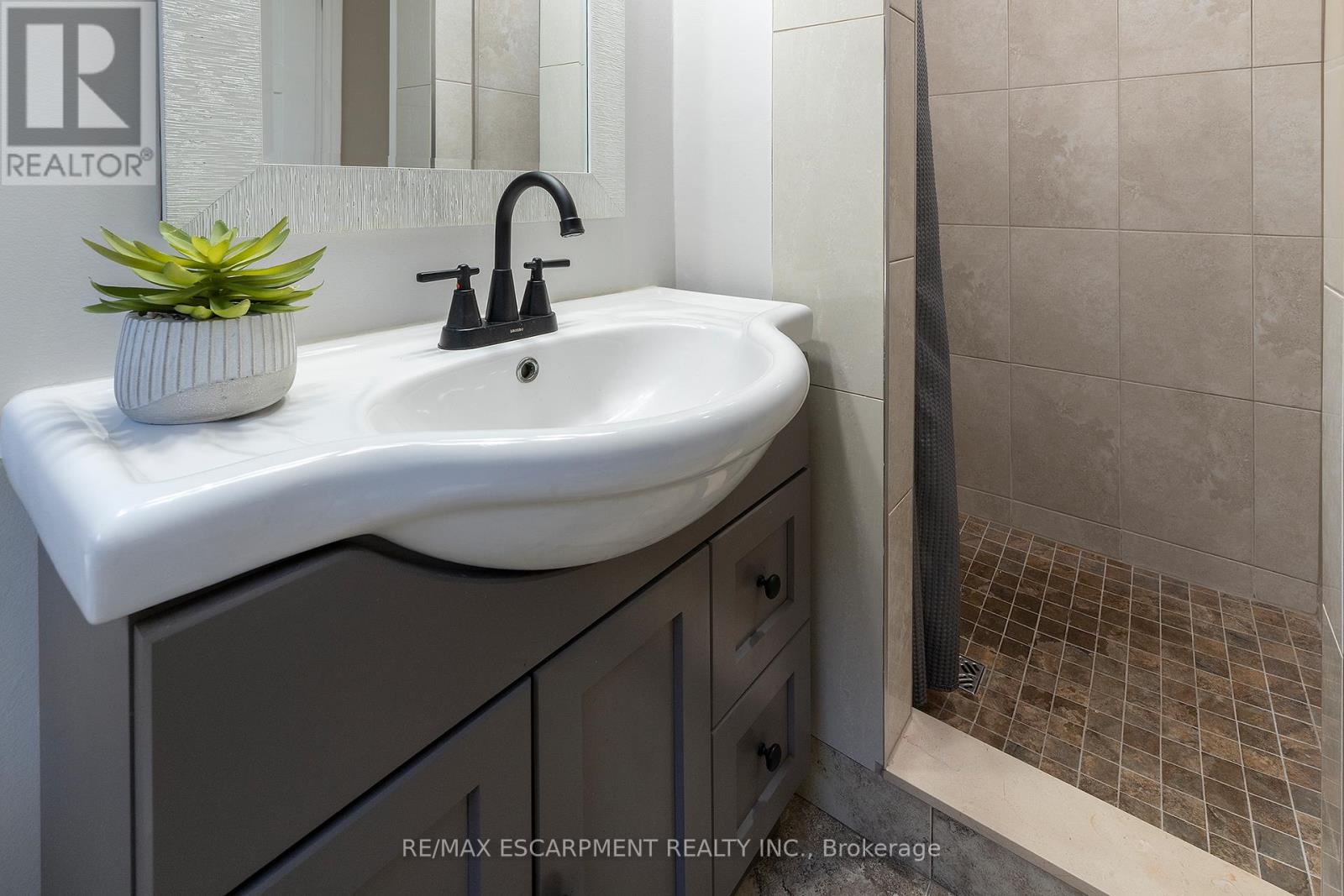 118 Westwood Crescent, Welland, Ontario  L3C 4R3 - Photo 23 - X12851178