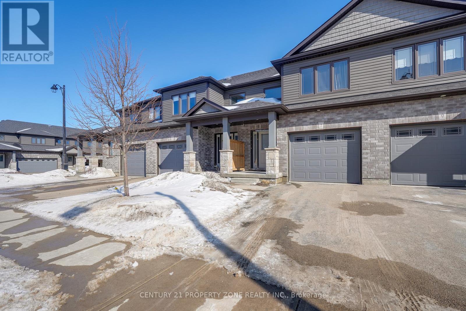 34 - 7 Taylor Drive, East Luther Grand Valley (Grand Valley), Ontario  L9W 7P1 - Photo 2 - X12851198