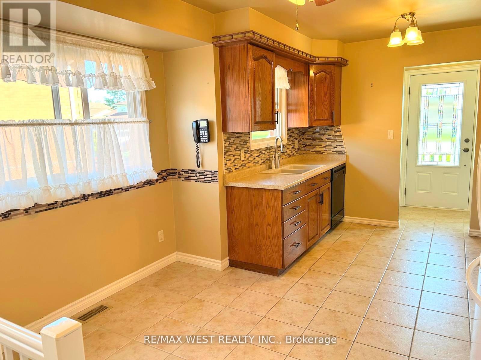 37 Michael Drive S, Port Colborne (Sugarloaf), Ontario  L3K 3C3 - Photo 5 - X12851244