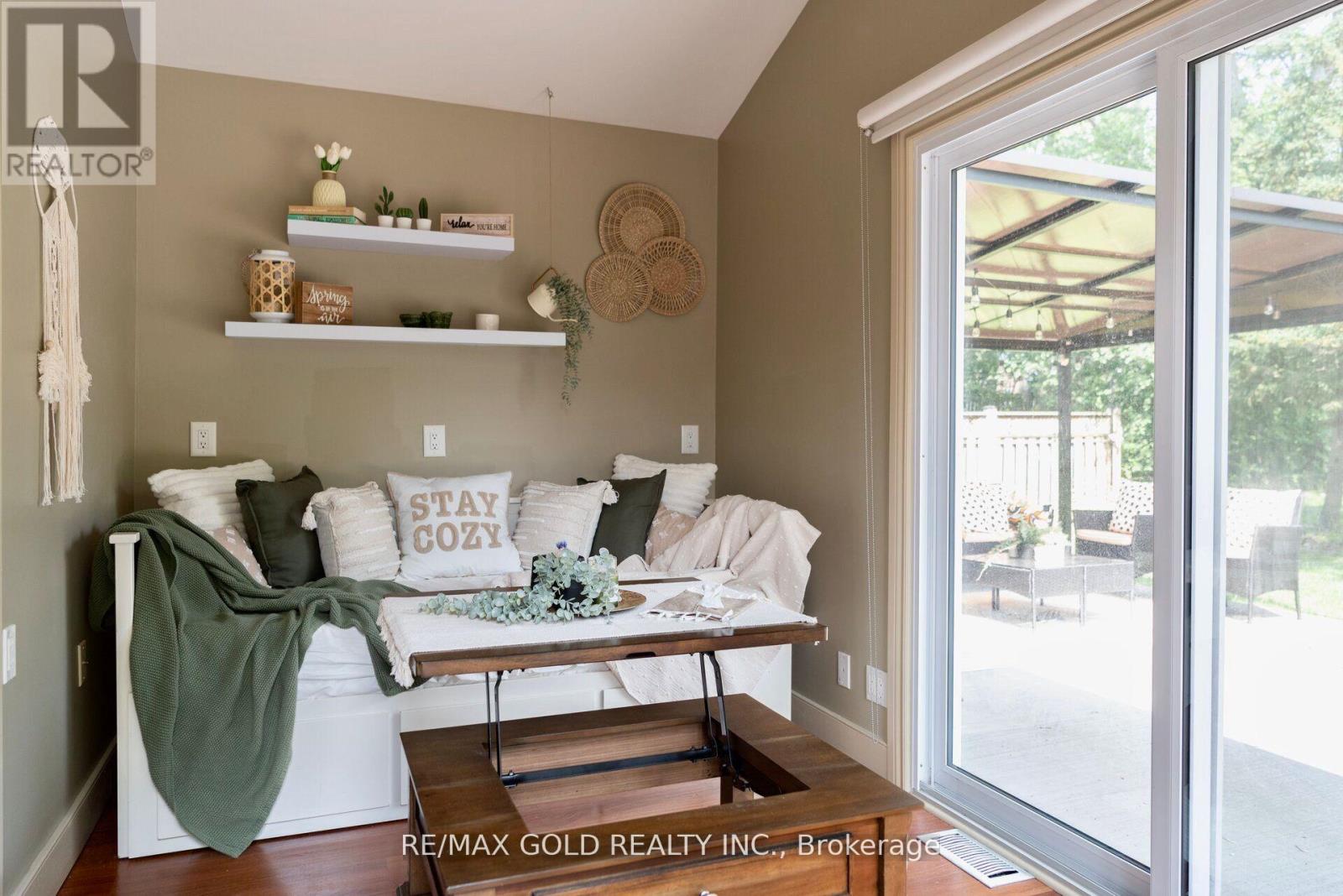 5853 Mcleod Road, Niagara Falls (Arad/fallsview), Ontario  L2G 3E5 - Photo 11 - X12851268