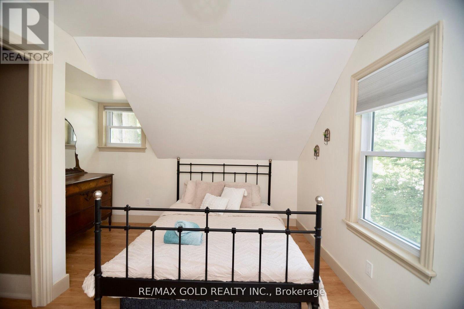 5853 Mcleod Road, Niagara Falls (Arad/fallsview), Ontario  L2G 3E5 - Photo 17 - X12851268