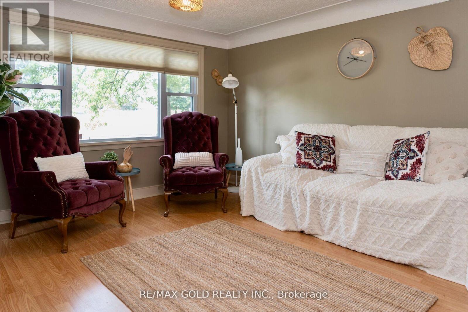 5853 Mcleod Road, Niagara Falls (Arad/fallsview), Ontario  L2G 3E5 - Photo 4 - X12851268