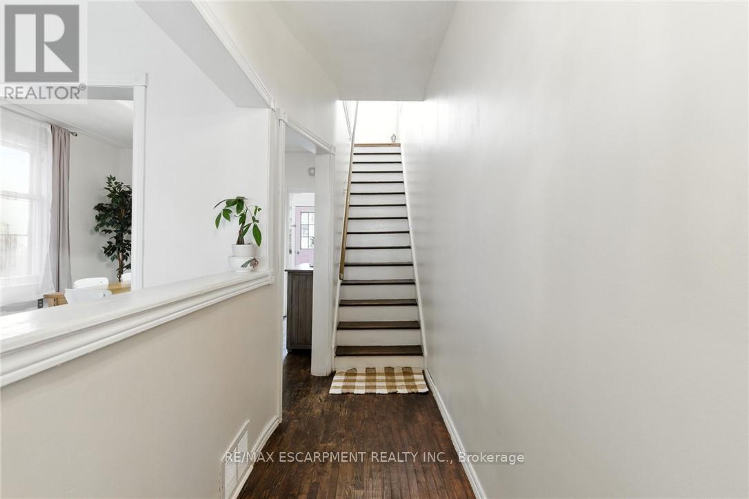 44 Holton Avenue N, Hamilton (Gibson), Ontario  L8L 6H4 - Photo 5 - X12851278