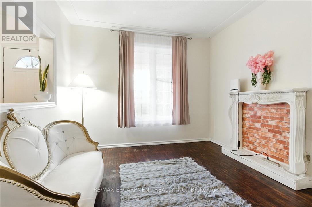 44 Holton Avenue N, Hamilton (Gibson), Ontario  L8L 6H4 - Photo 6 - X12851278