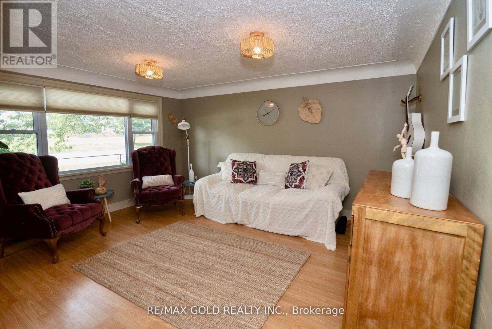 5853 Mcleod Road, Niagara Falls (Arad/fallsview), Ontario  L2G 3E5 - Photo 3 - X12851310