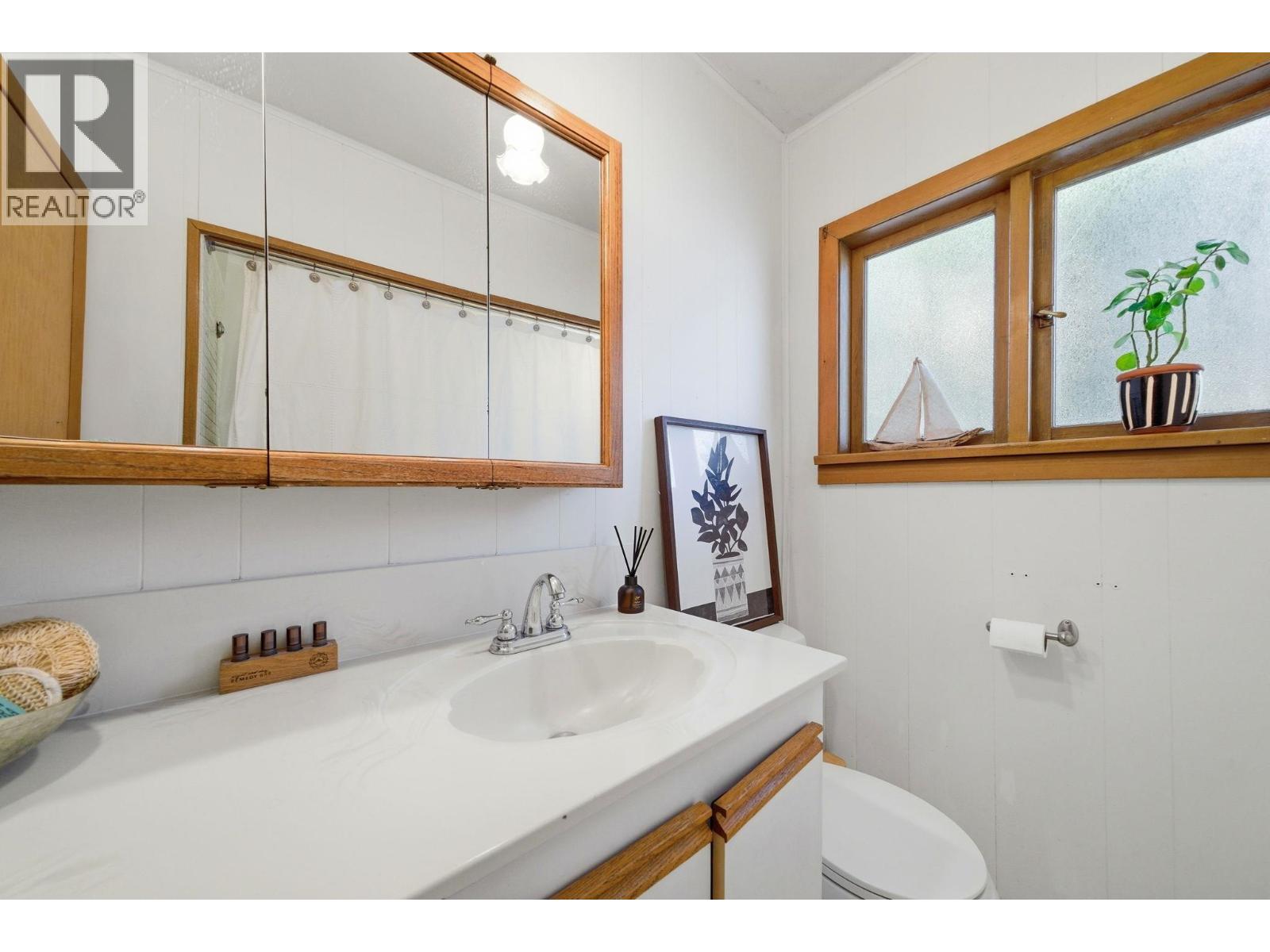 487 Roslyn Boulevard, North Vancouver, British Columbia  V7G 1P1 - Photo 20 - R3096083