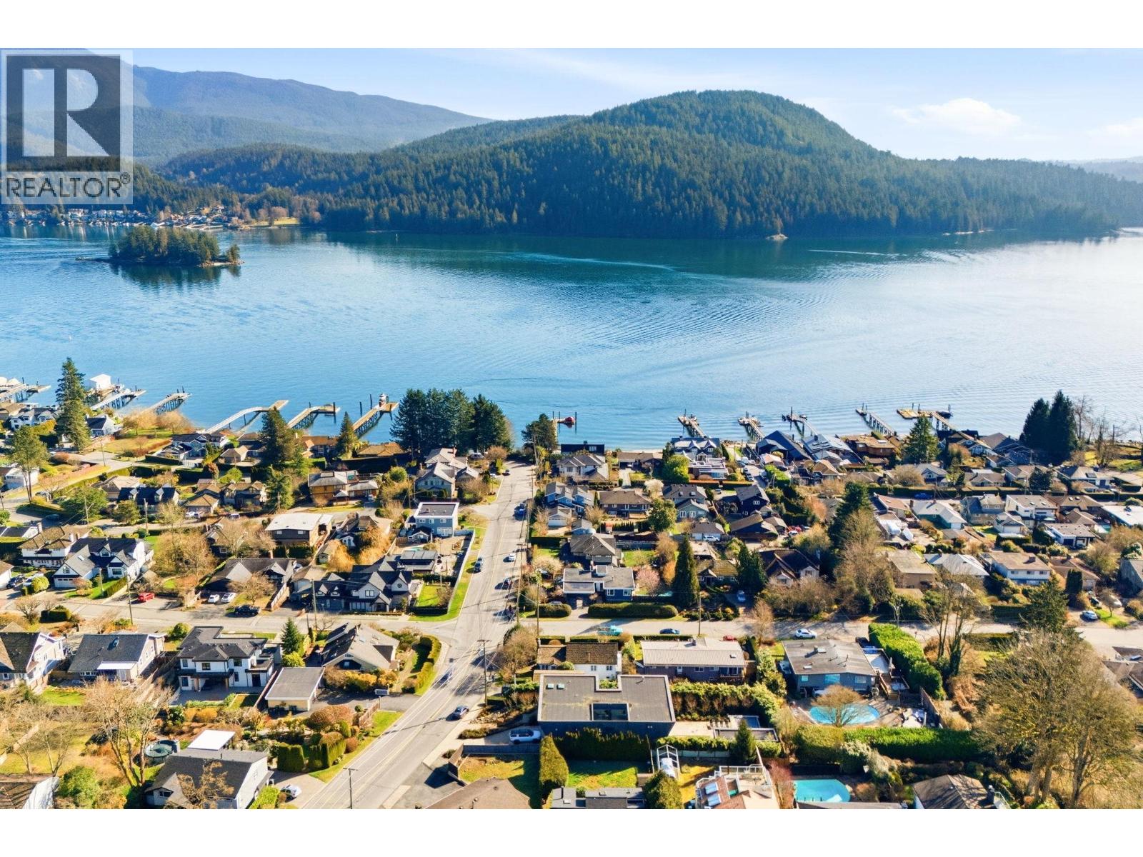 487 Roslyn Boulevard, North Vancouver, British Columbia  V7G 1P1 - Photo 31 - R3096083