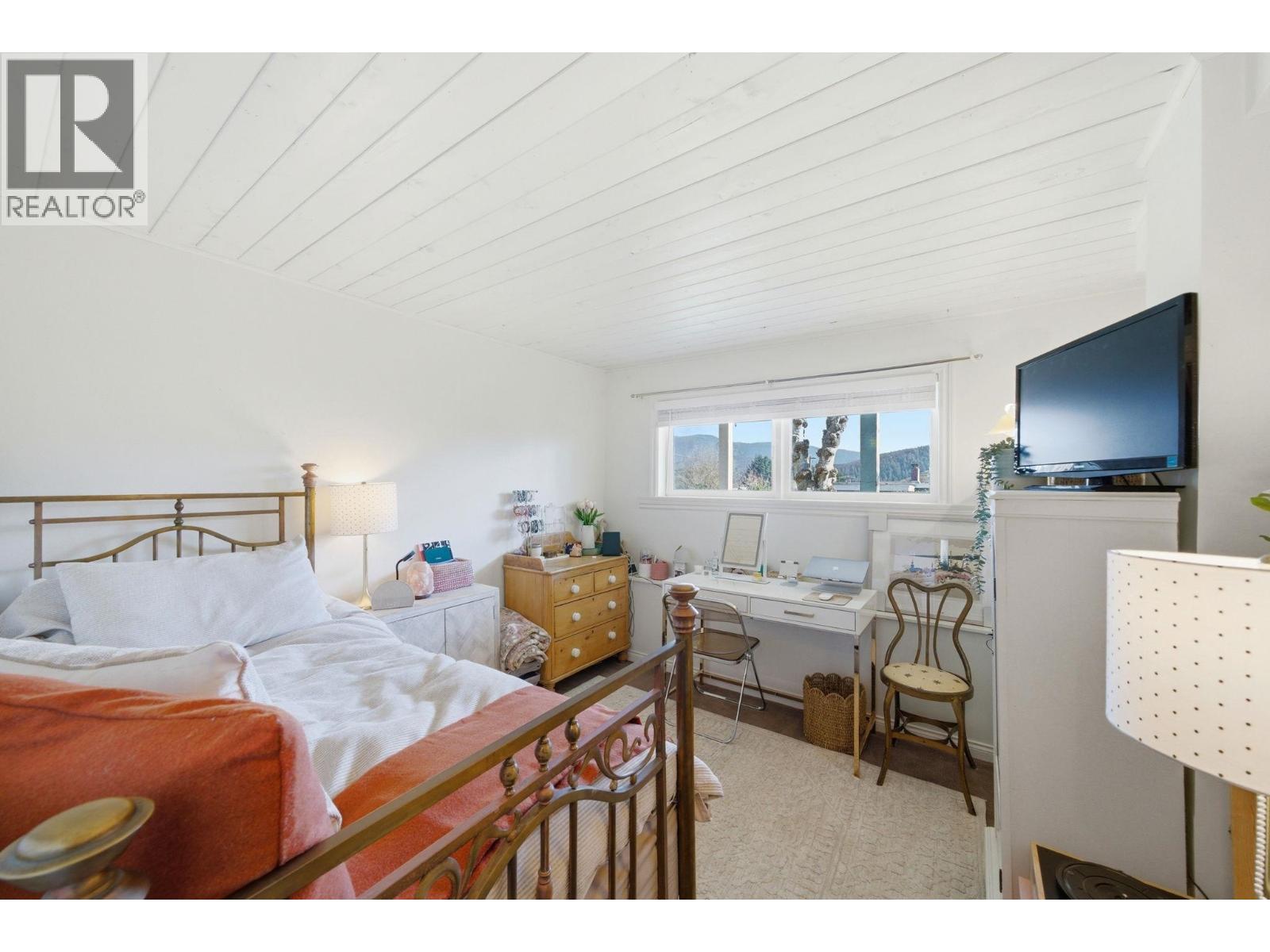 487 Roslyn Boulevard, North Vancouver, British Columbia  V7G 1P1 - Photo 23 - R3096083