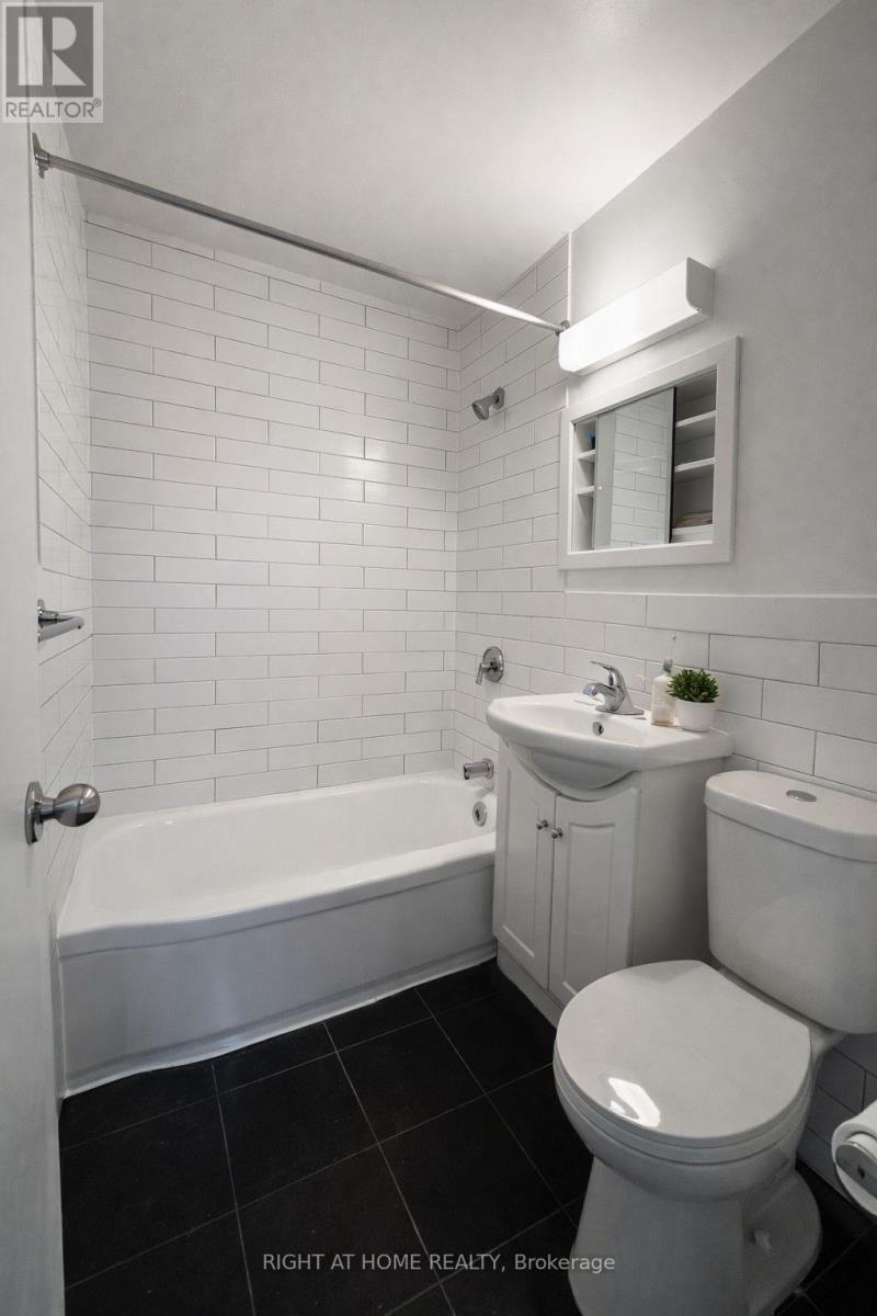 303 - 1780 Lawrence Avenue E, Toronto, Ontario  M1R 2Y2 - Photo 5 - E12848476