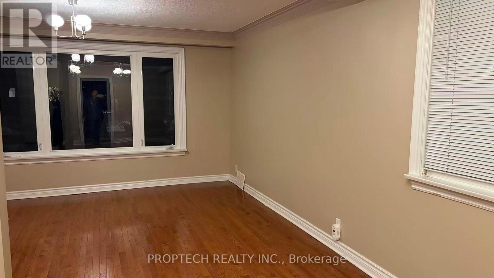 41 Cartier Crescent, Richmond Hill (Crosby), Ontario  L4C 2M9 - Photo 11 - N12751014