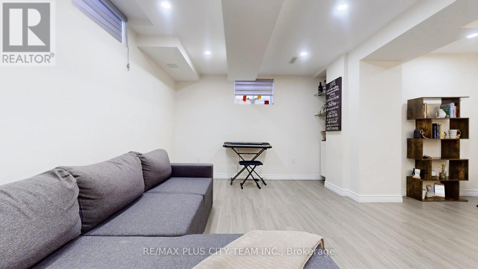 16 Edison Way, Whitby, Ontario  L1R 0M3 - Photo 31 - E12850824