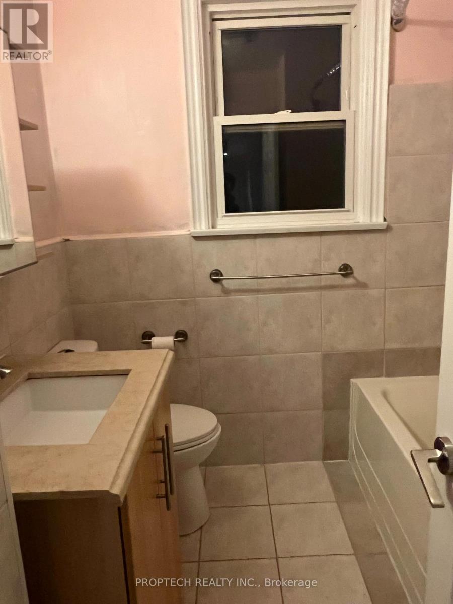 41 Cartier Crescent, Richmond Hill (Crosby), Ontario  L4C 2M9 - Photo 18 - N12751014