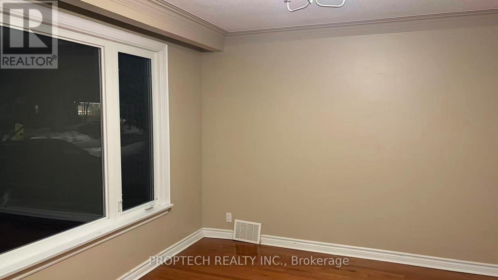 41 Cartier Crescent, Richmond Hill (Crosby), Ontario  L4C 2M9 - Photo 9 - N12751014