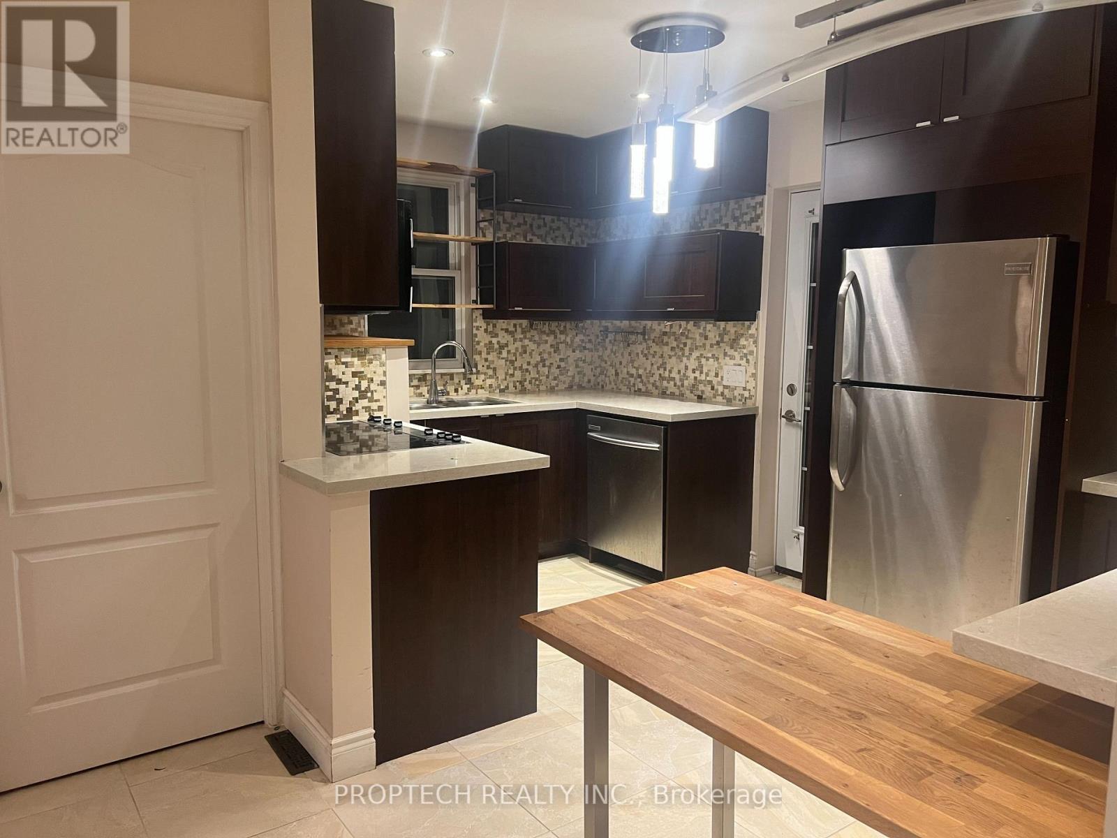 41 Cartier Crescent, Richmond Hill (Crosby), Ontario  L4C 2M9 - Photo 7 - N12751014