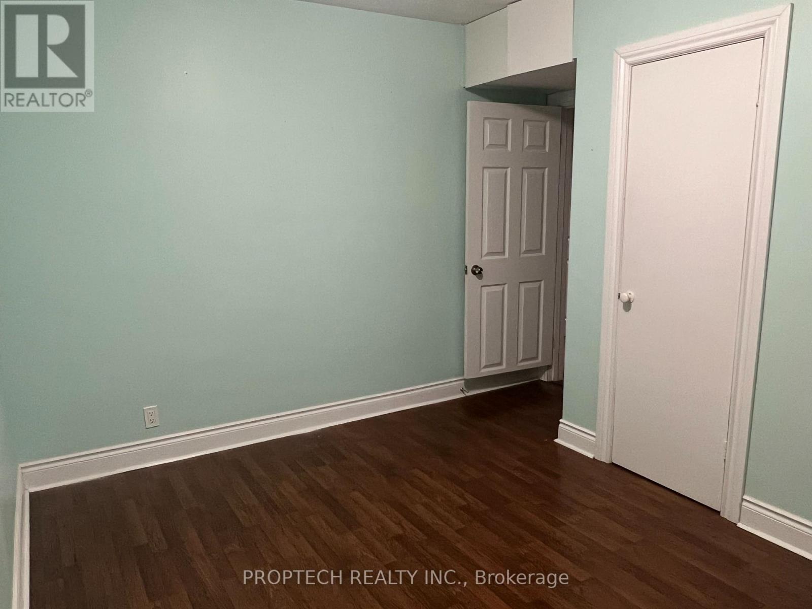 41 Cartier Crescent, Richmond Hill (Crosby), Ontario  L4C 2M9 - Photo 17 - N12751014