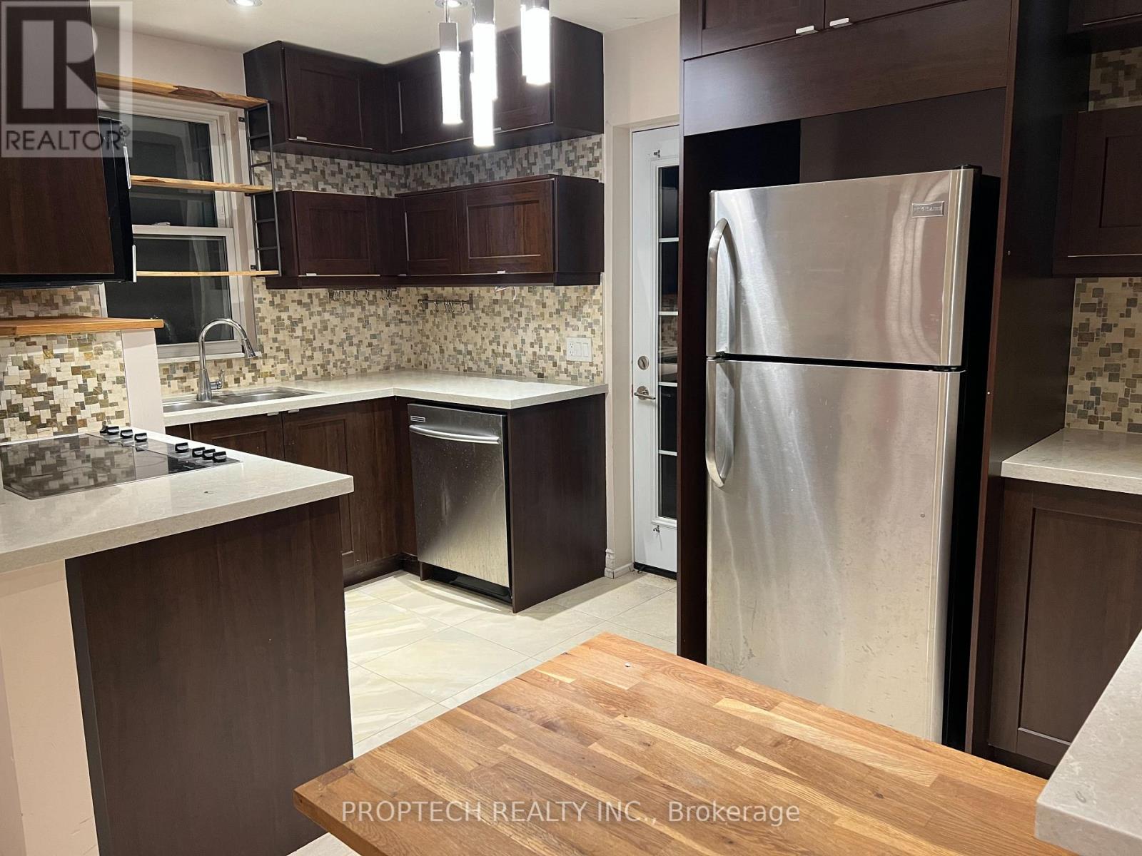 41 Cartier Crescent, Richmond Hill (Crosby), Ontario  L4C 2M9 - Photo 6 - N12751014