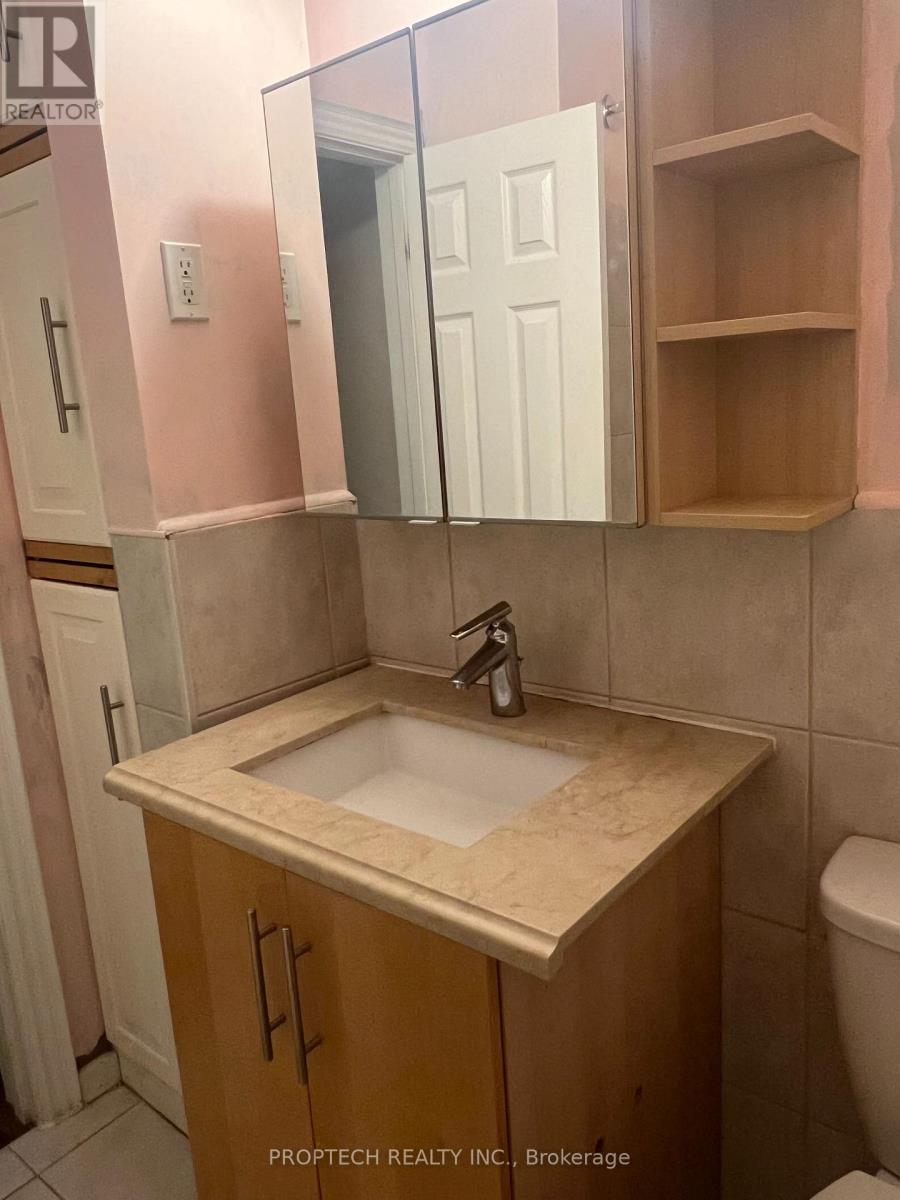 41 Cartier Crescent, Richmond Hill (Crosby), Ontario  L4C 2M9 - Photo 19 - N12751014