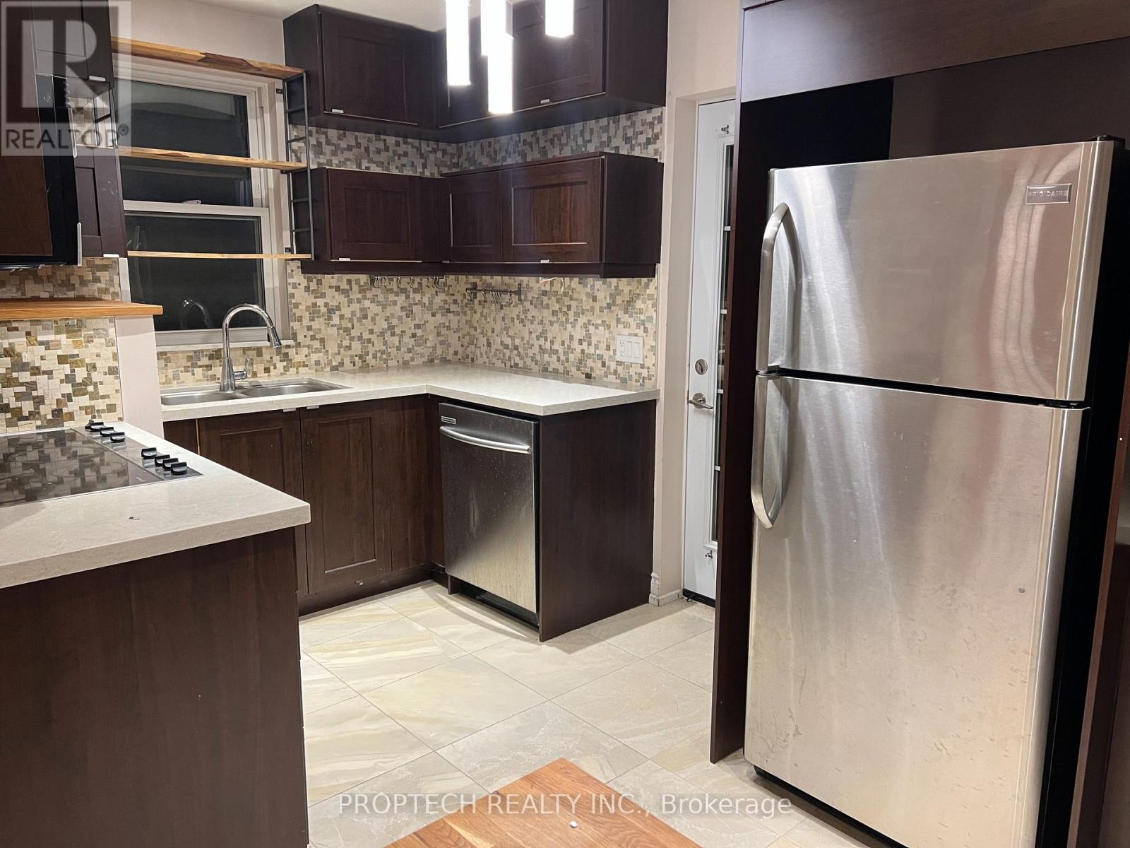 41 Cartier Crescent, Richmond Hill (Crosby), Ontario  L4C 2M9 - Photo 5 - N12751014