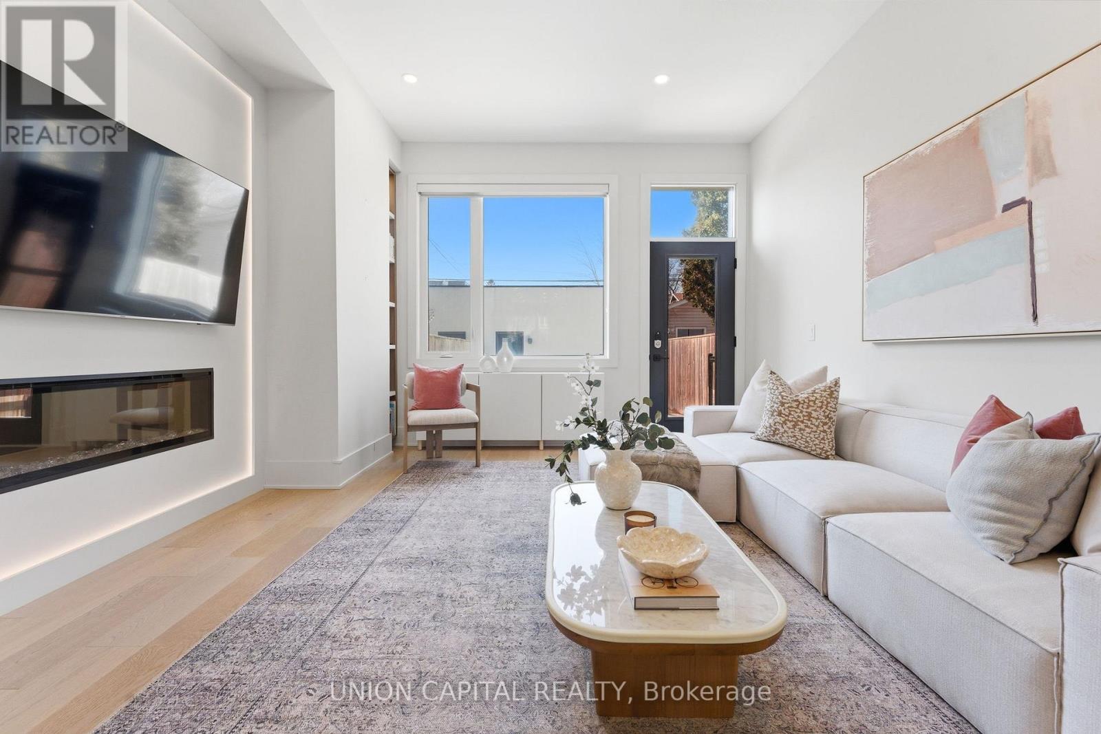 544b Beresford Avenue, Toronto, Ontario  M6S 3C3 - Photo 10 - W12849244