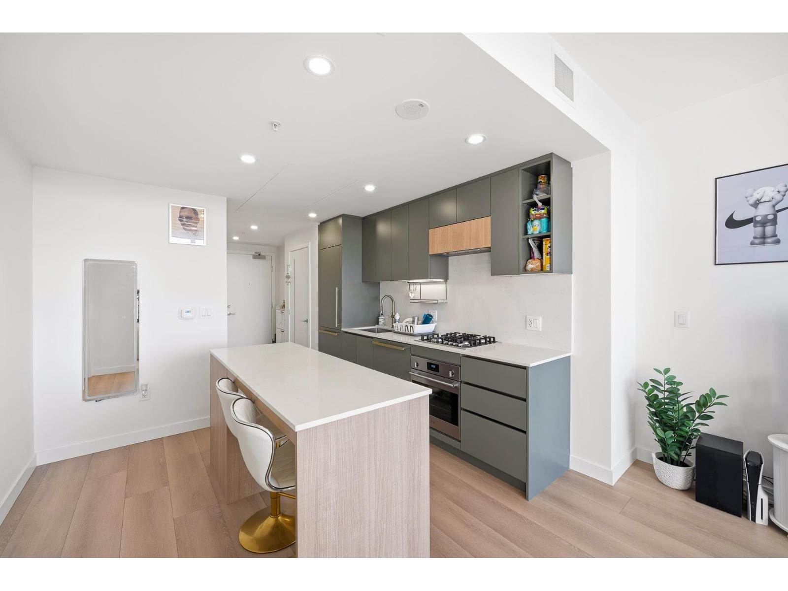 607 13573 98a Avenue, Surrey, British Columbia  V3T 0X1 - Photo 3 - R3094174