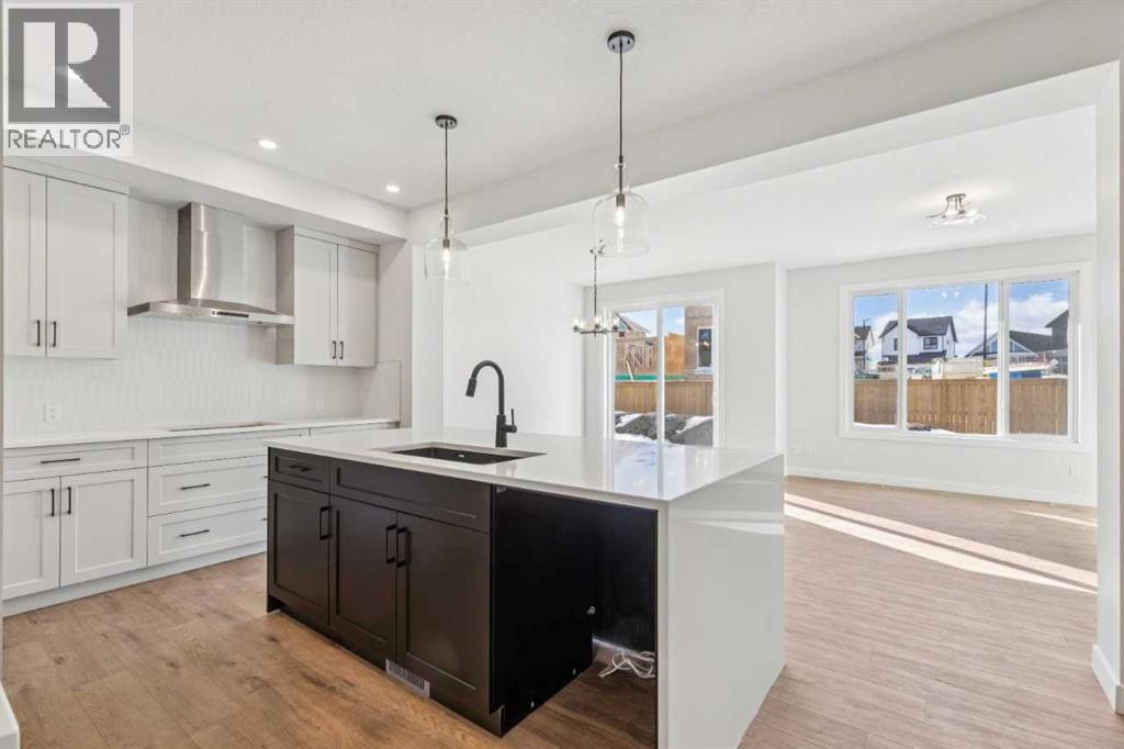 124 Southbow Village Way, Cochrane, Alberta  T4C 3J9 - Photo 5 - A2283420