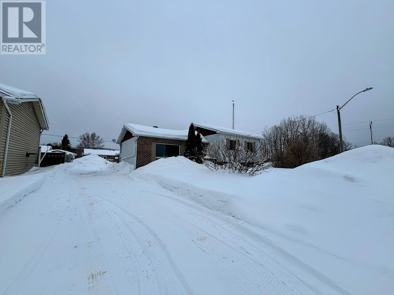 31 Brooks St, Manitouwadge, Ontario  P0T 2C0 - Photo 28 - TB2600370