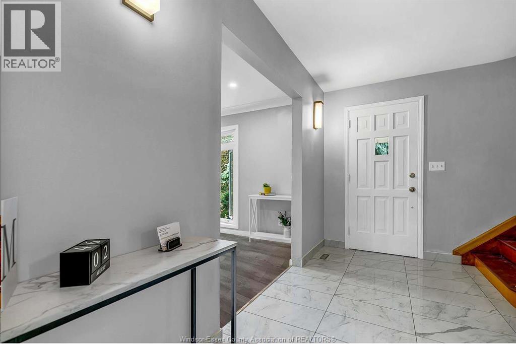 2631 Columbia Court, Windsor, Ontario  N9E 1B2 - Photo 3 - 26004700