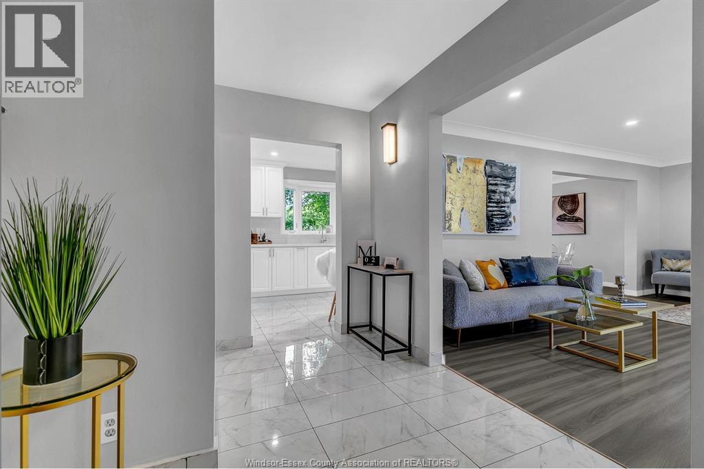 2631 Columbia Court, Windsor, Ontario  N9E 1B2 - Photo 4 - 26004700