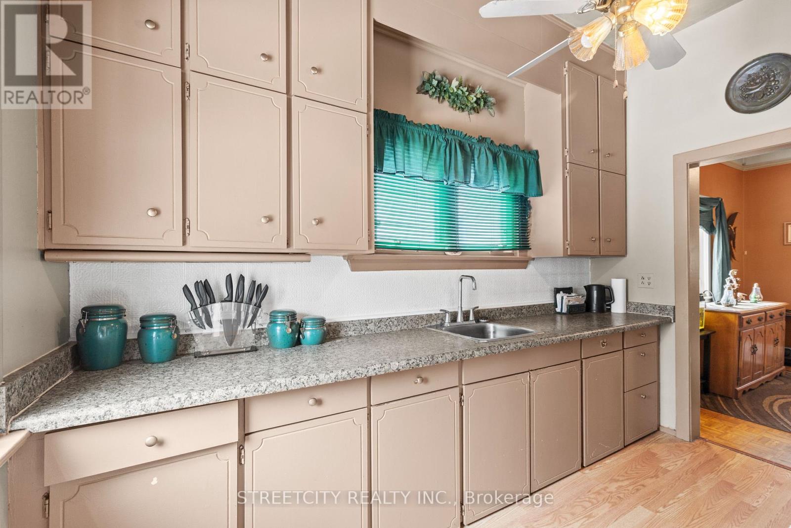 16 Oak Street, London East, Ontario  N5Z 2H6 - Photo 13 - X12845946