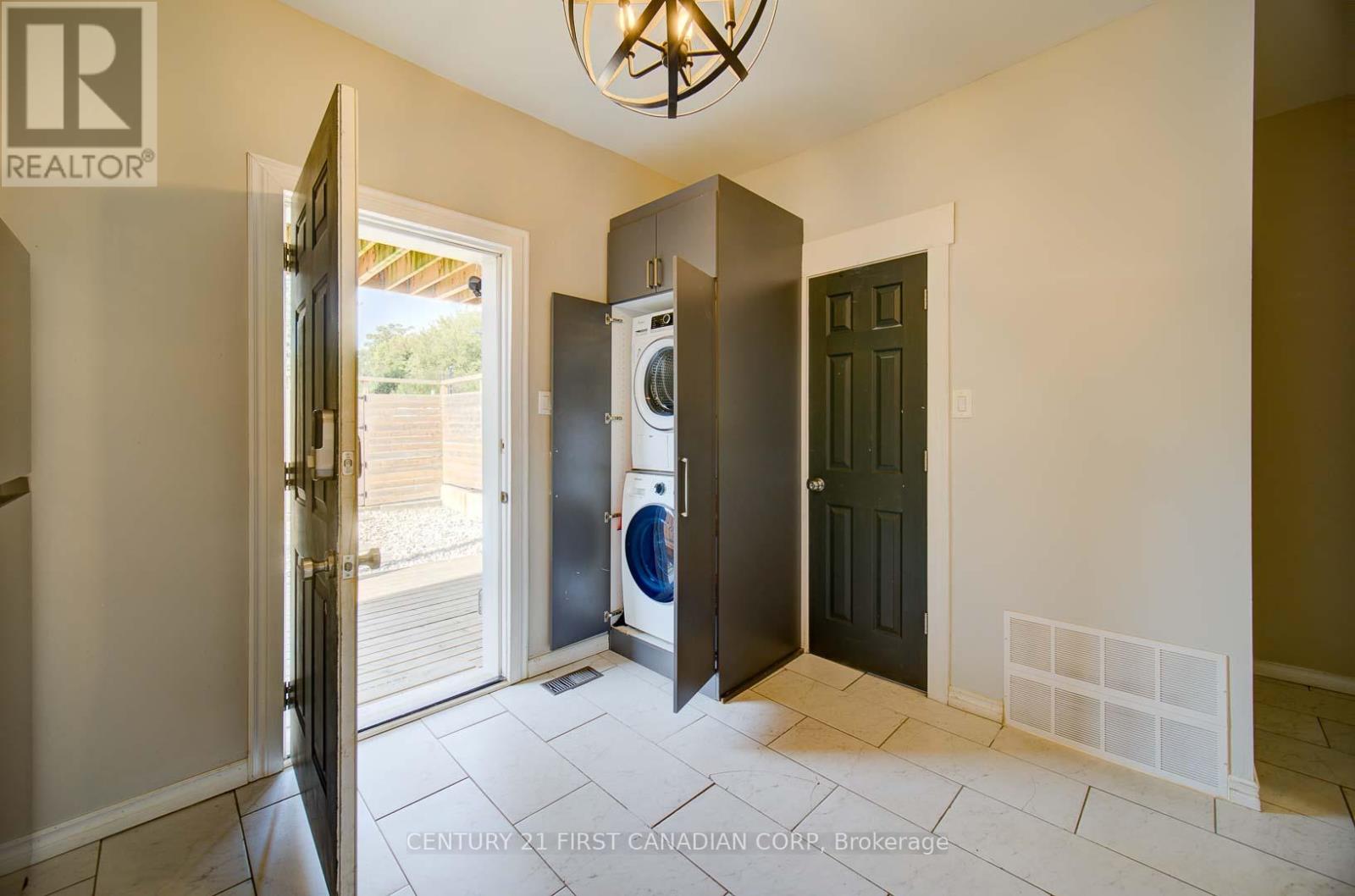 Lower - 425 English Street, London East, Ontario  N5W 3T4 - Photo 4 - X12851336