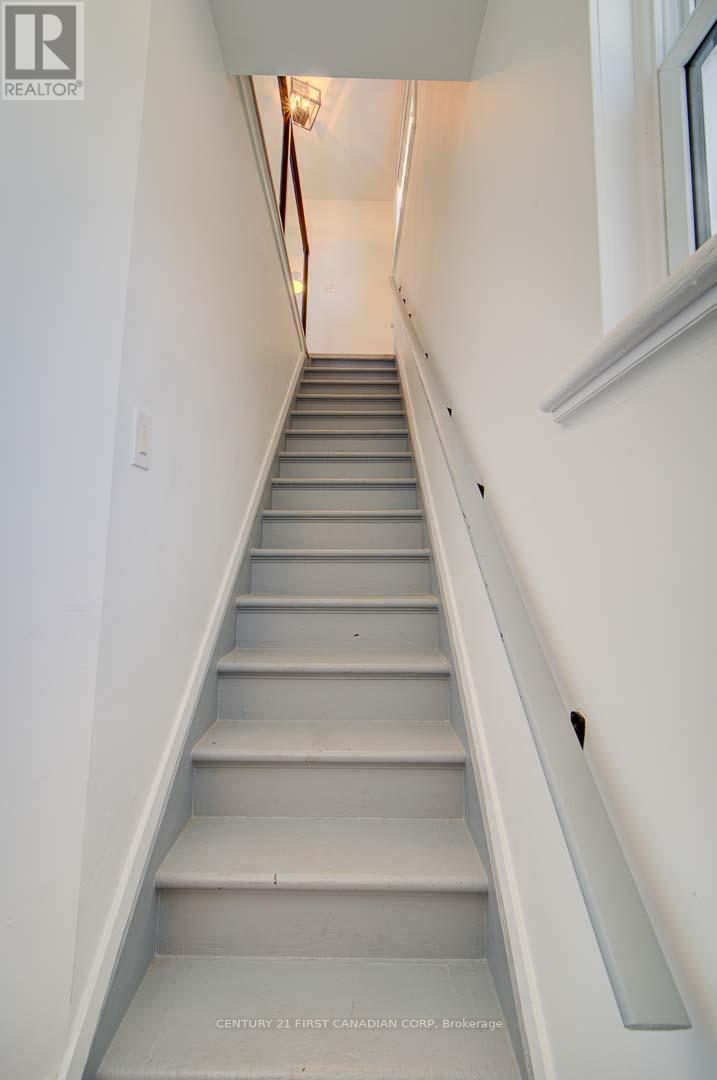 Upper - 425 English Street, London East, Ontario  N5W 3T4 - Photo 10 - X12851338