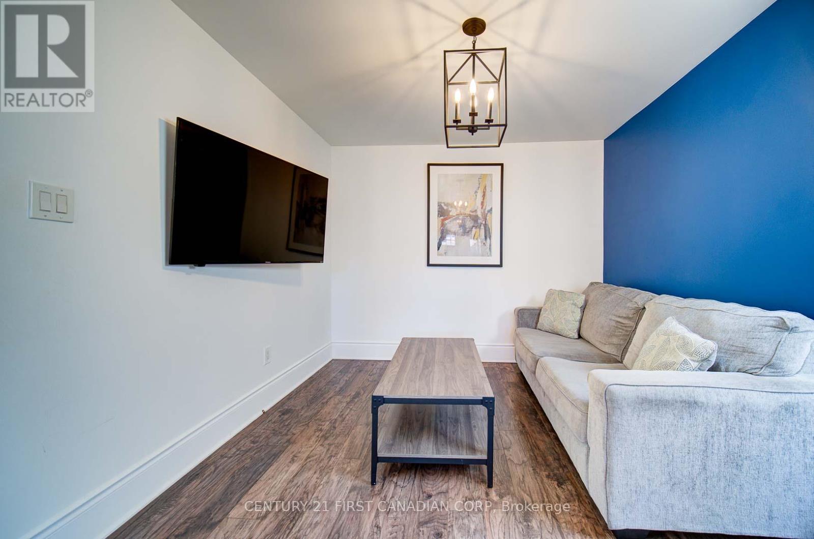 Upper - 425 English Street, London East, Ontario  N5W 3T4 - Photo 3 - X12851338