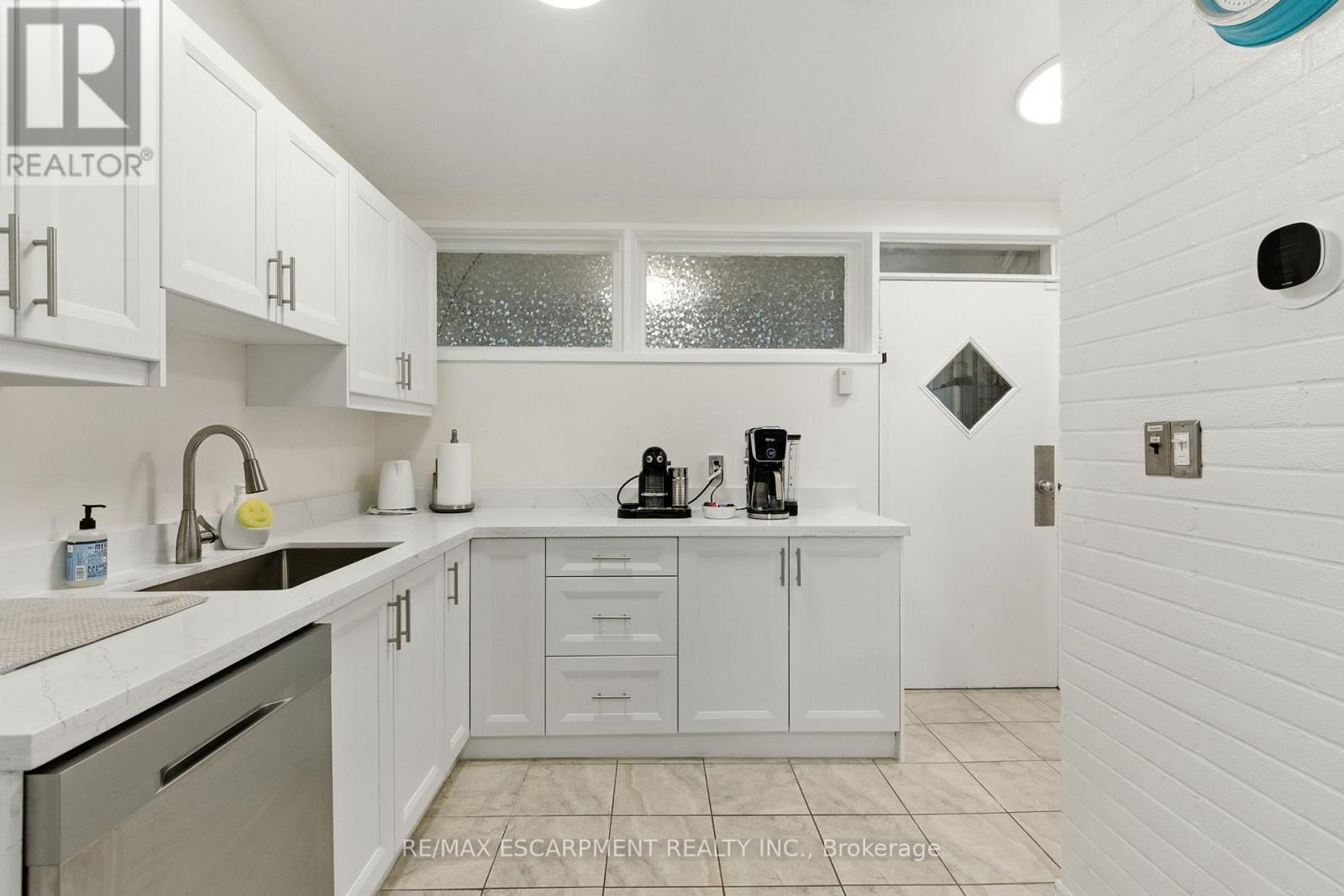 230 South Service Road, Mississauga, Ontario  L5G 2S1 - Photo 16 - W12781064