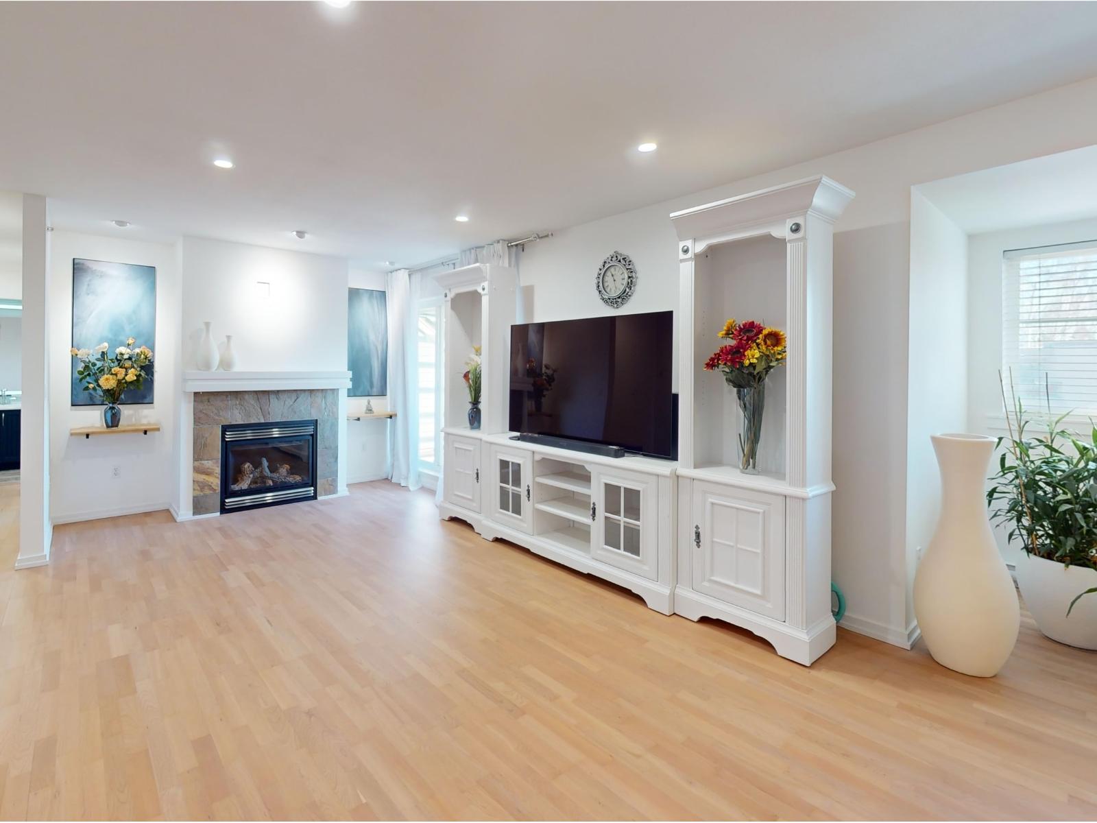 409 15621 Marine Drive, White Rock, British Columbia  V4B 1E1 - Photo 2 - R3096316