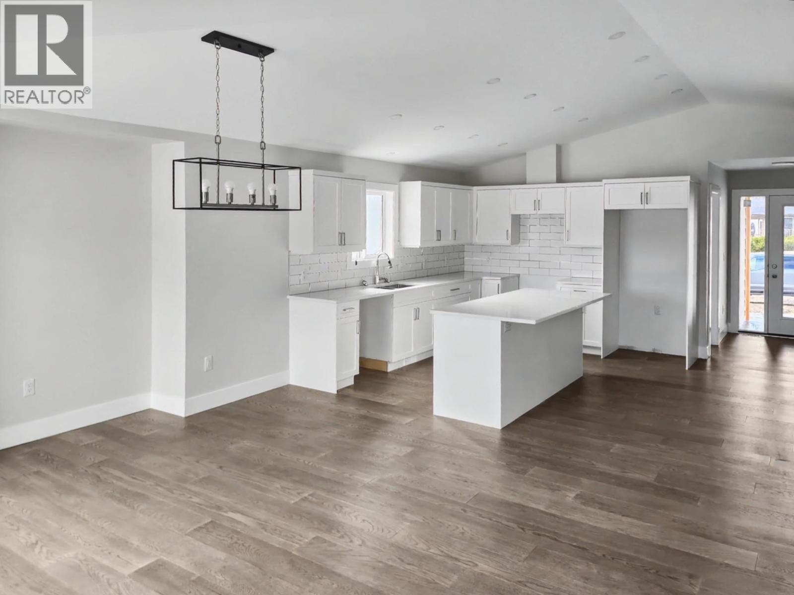 6050 19th Street, Grand Forks, British Columbia  V0H 1H0 - Photo 3 - 10364052