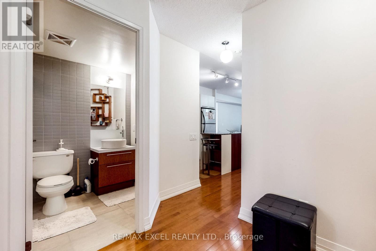 902 - 21 Carlton Street, Toronto, Ontario  M5B 1L3 - Photo 32 - C12851370