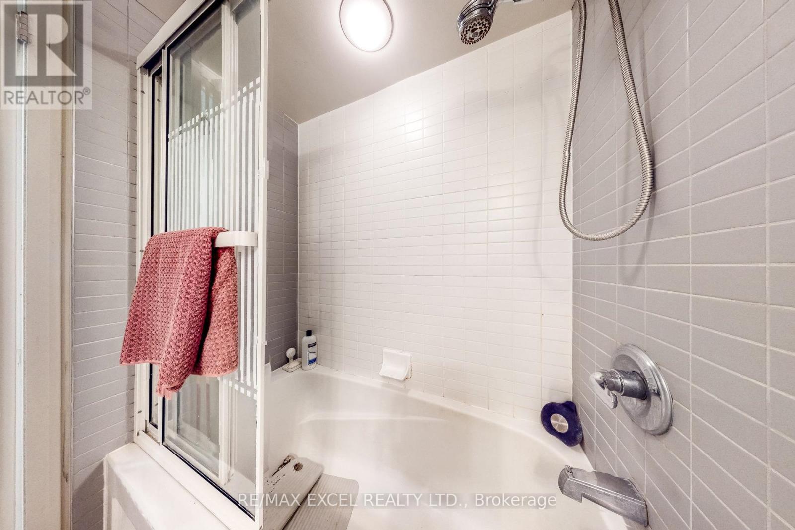 902 - 21 Carlton Street, Toronto, Ontario  M5B 1L3 - Photo 35 - C12851370