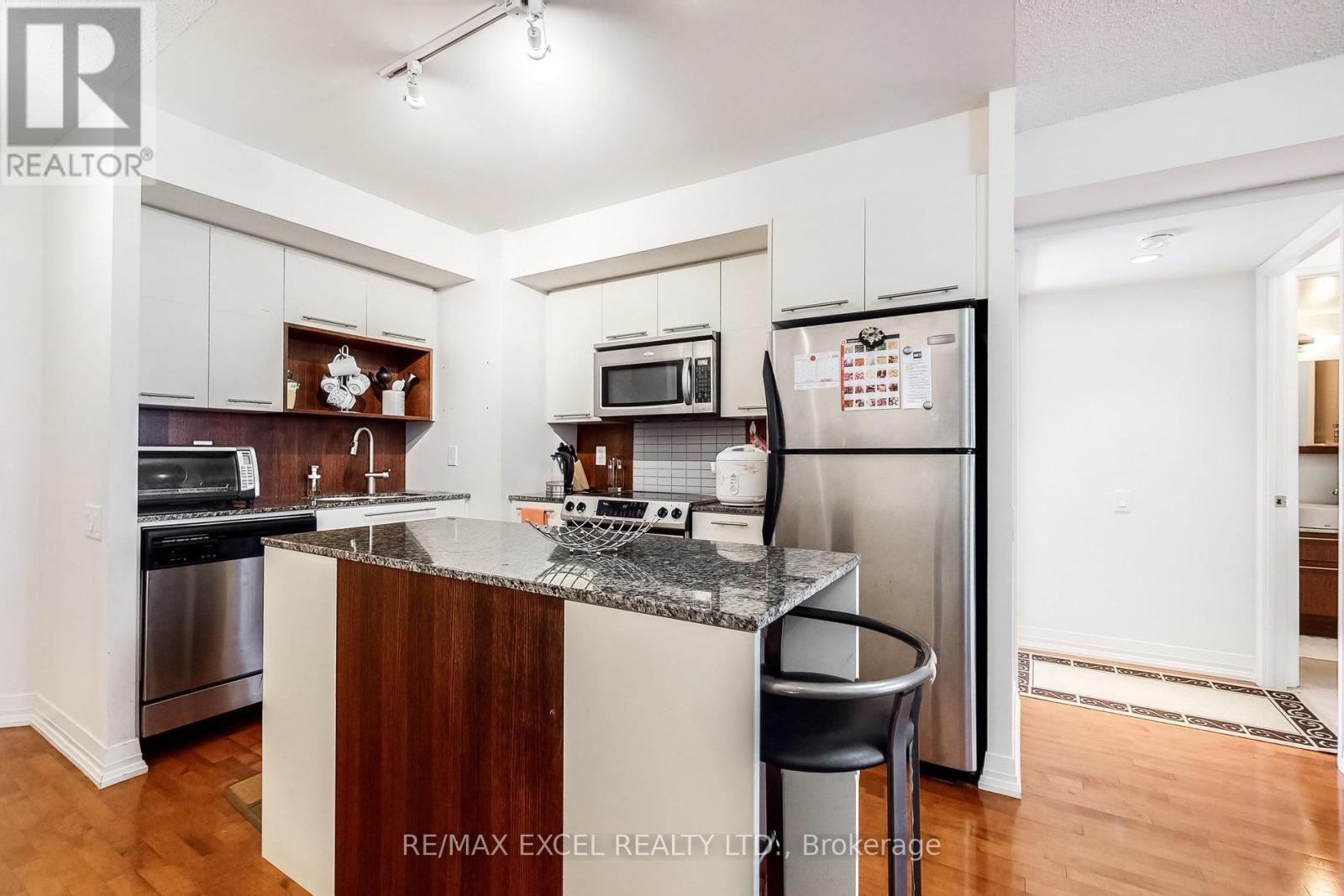 902 - 21 Carlton Street, Toronto, Ontario  M5B 1L3 - Photo 5 - C12851370