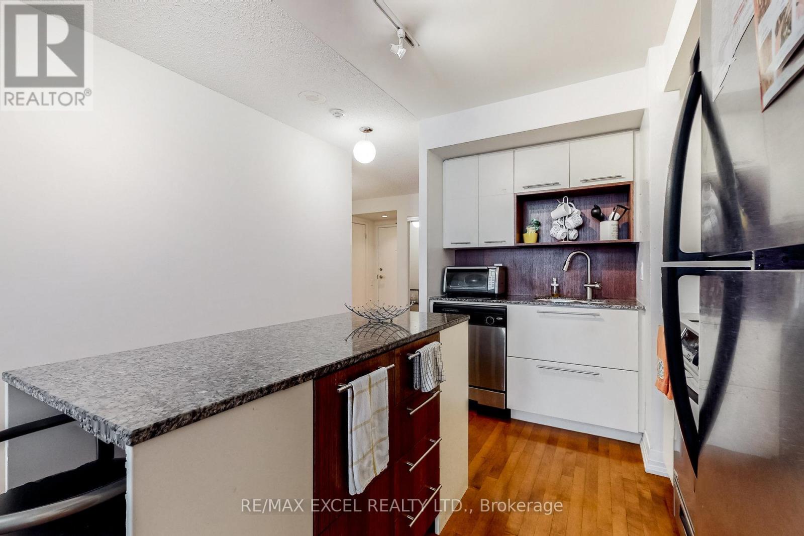 902 - 21 Carlton Street, Toronto, Ontario  M5B 1L3 - Photo 9 - C12851370