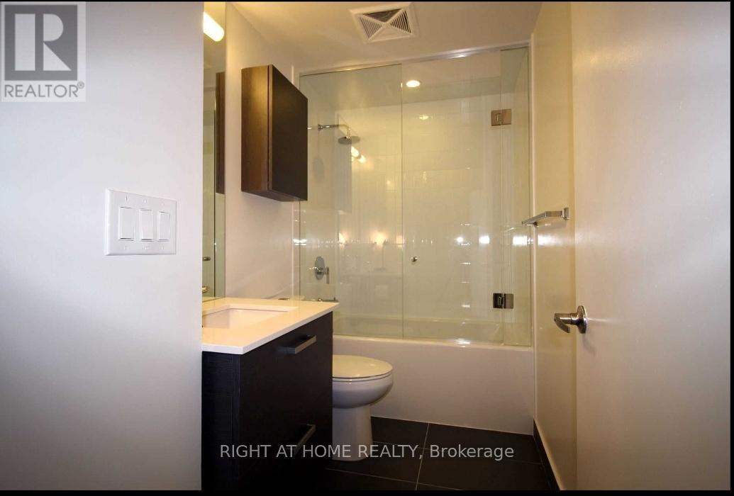 1212 - 210 Simcoe Street, Toronto, Ontario  M5T 0A9 - Photo 9 - C12851396