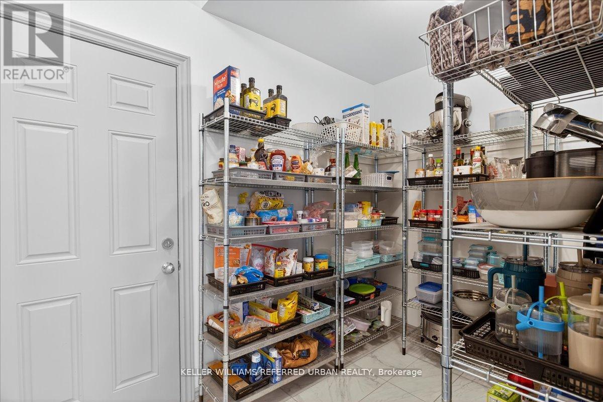 431 Rita's Avenue, Newmarket (Summerhill Estates), Ontario  L3X 2N1 - Photo 18 - N12851380