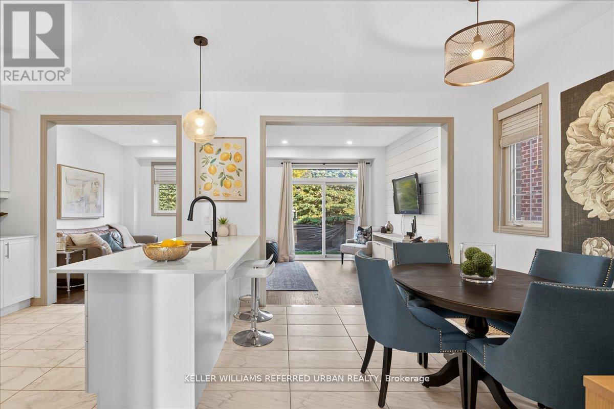 431 Rita's Avenue, Newmarket (Summerhill Estates), Ontario  L3X 2N1 - Photo 8 - N12851380