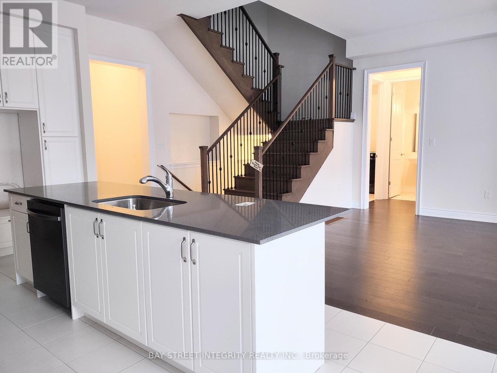 44 Settlers Road E, Oakville, Ontario  L6H 0Y8 - Photo 5 - W12849274