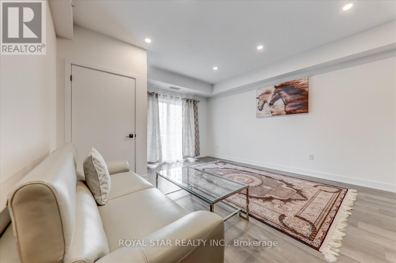 211 - 1 Chef Lane, Barrie (Innis-Shore), Ontario  L9J 0T1 - Photo 13 - S12851348