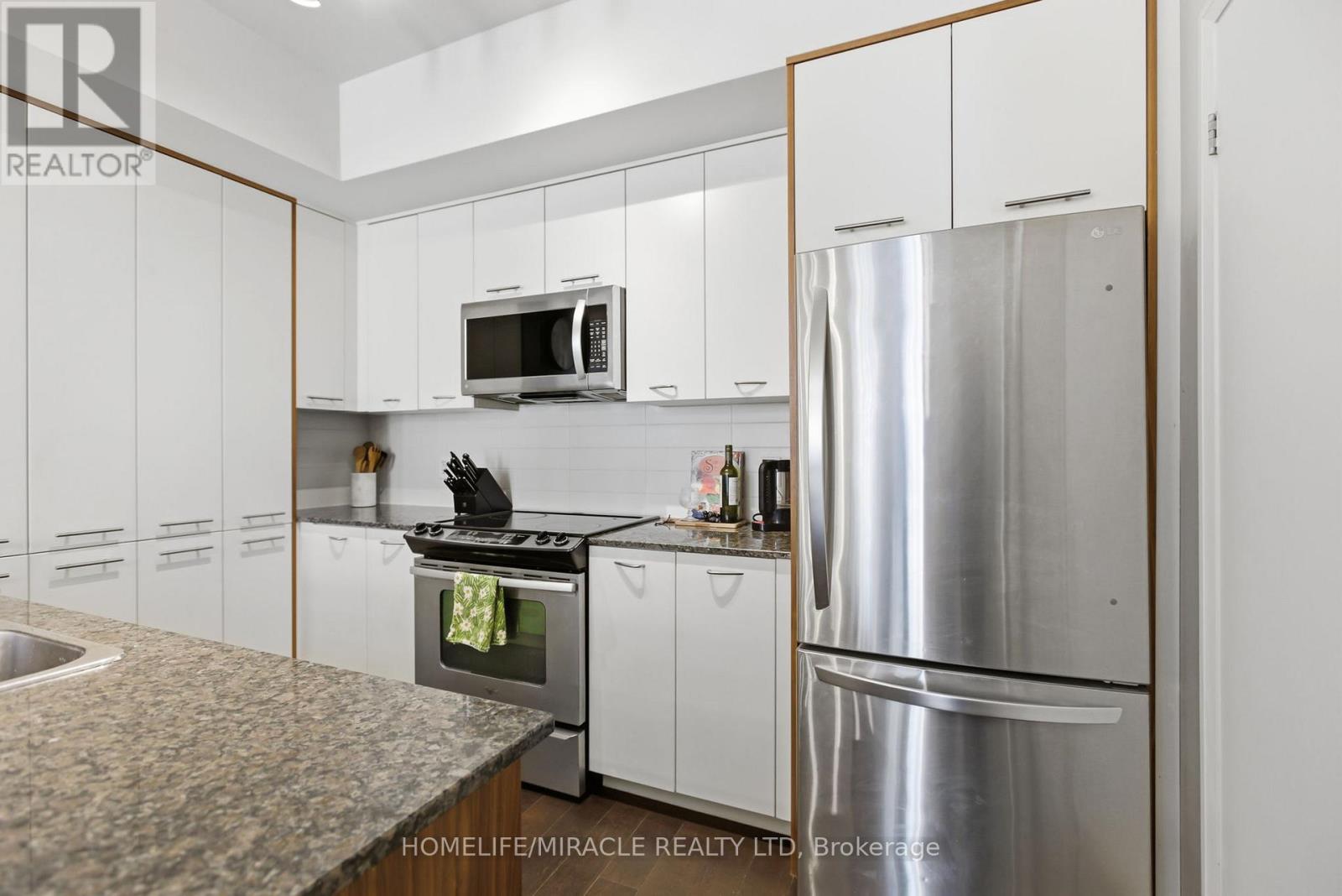 41 - 23 Valhalla Inn Road, Toronto (Islington-City Centre West), Ontario  M9B 0B3 - Photo 8 - W12849658