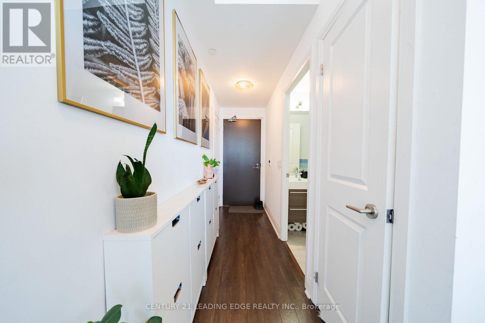 1902 - 15 Zorra Street, Toronto, Ontario  M8Z 0C1 - Photo 2 - W12851350