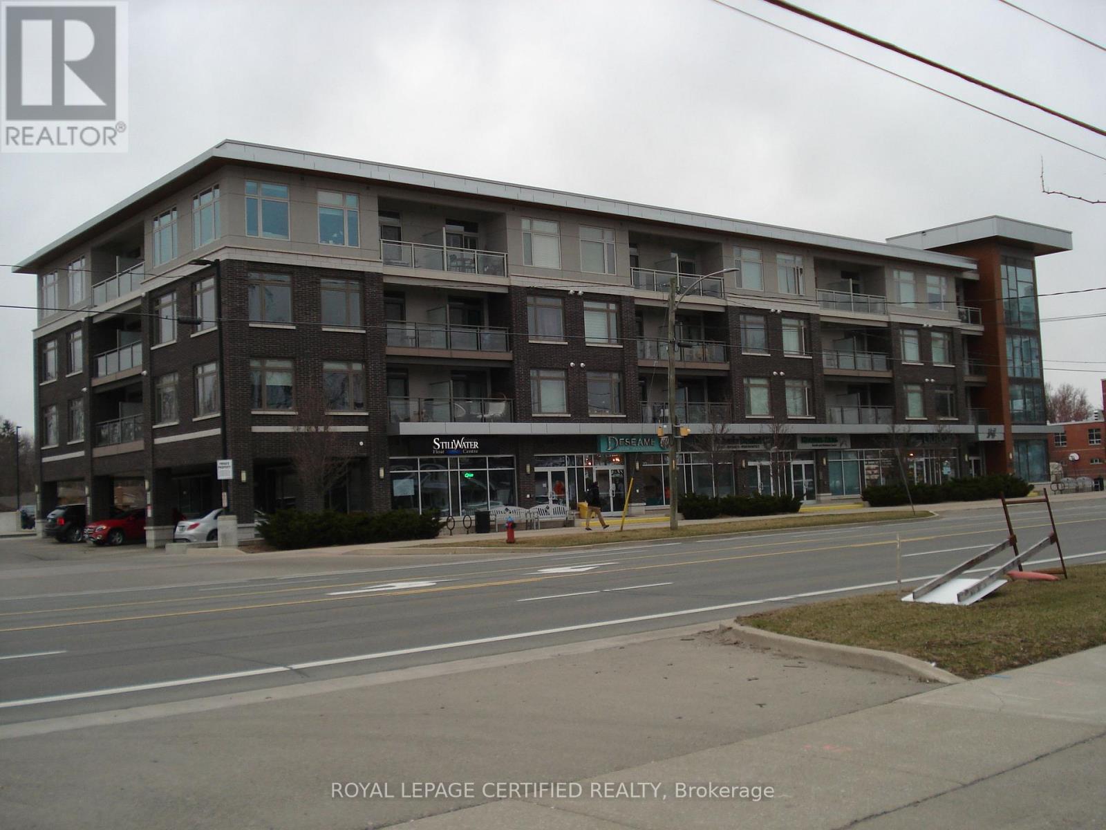 402 - 457 Plains Rd E, Burlington, Ontario  L7T 0B8 - Photo 2 - W12851416